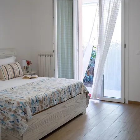 - Con Terrazzo Vista Mare E Giardino Apartament *